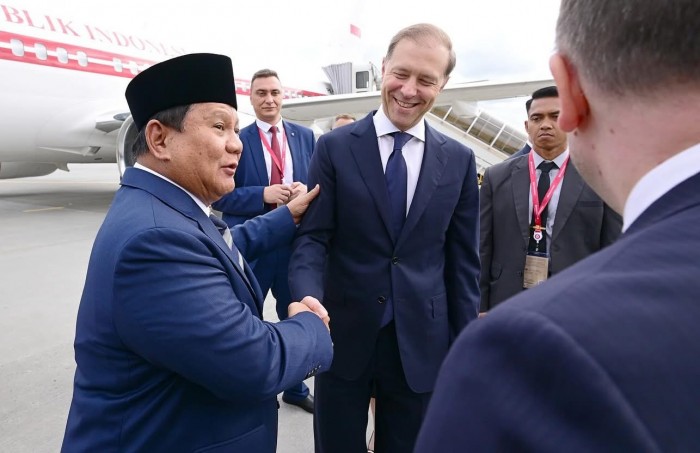 Tiba di Rusia, Presiden Prabowo Disambut Hangat di Bandara