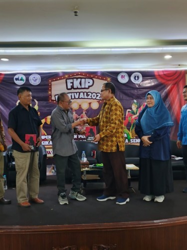 Bedah Buku Kontrak Politik: Satir Pilu Politikus Asu Nanang: Menertawakan Kenyataan Terlalu Nyata.