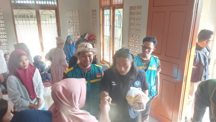 Praz Teguh Kunjungi Posko WIZ, Salurkan Bantuan untuk Warga Terdampak Banjir di Padang