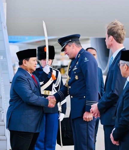 Disambut Hangat di Amsterdam, Presiden Prabowo Awali Misi Perkuat Diplomasi Indonesia-Belanda